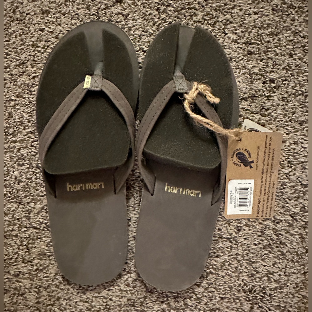 Hari Mari Women’s Size 8 Dark Gray Flip Flops